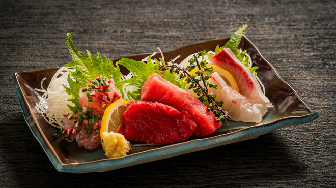 立喰い寿司 ひなと丸 - メイン写真: