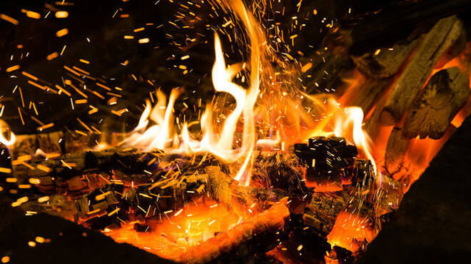 厳選肉と炭火Dining 肉ドシ 居酒屋 - メイン写真: