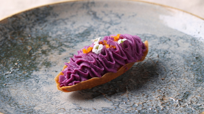 Jivana - 料理写真:ベニイモタルトカモ