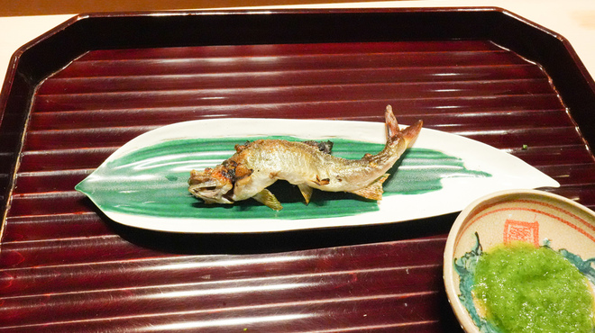 多仁本 - 料理写真:天竜川の鮎の塩焼き きゅうりのお酢