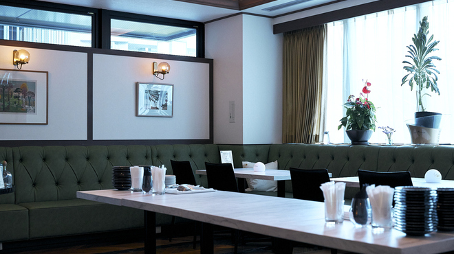 R1 TOKYO Bar&Restaurant - メイン写真: