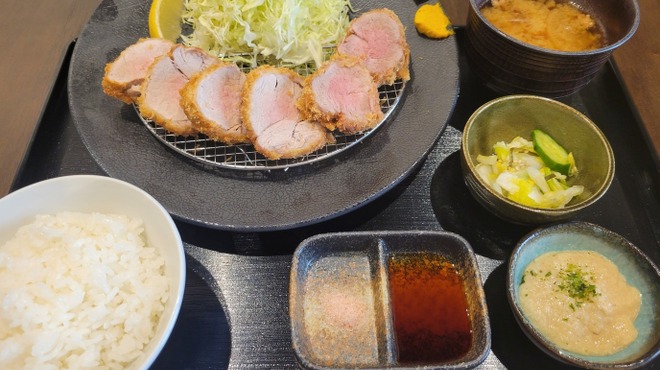 ごちそうとんかつ 豚の恵み - メイン写真: