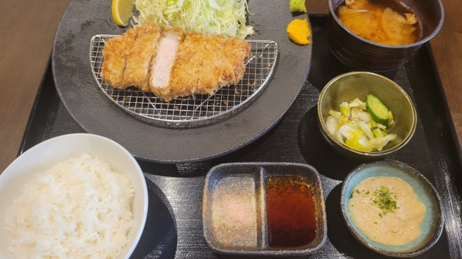 ごちそうとんかつ 豚の恵み - メイン写真: