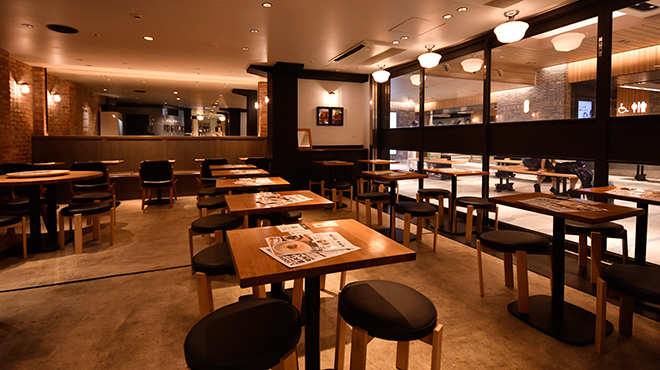 鬼貝 - メイン写真:テーブル席