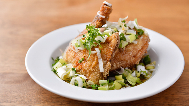 鬼貝 - メイン写真:半身揚げ油淋鶏