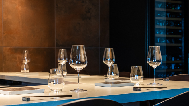 深坂 - メイン写真:和紙を使用したカウンター席