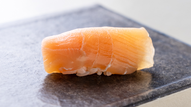 深坂 - メイン写真:スペシャリテの塩麹熟成の握り