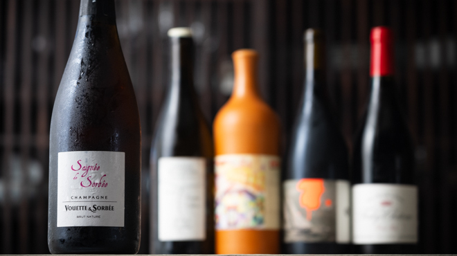 深坂 - メイン写真:ナチュラルワインを中心にセレクト