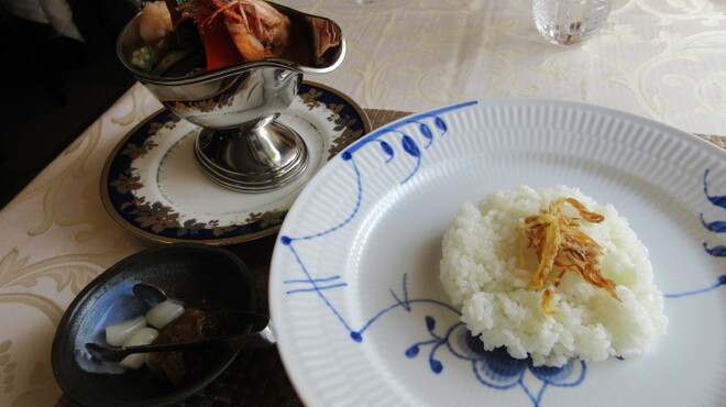 ベルセゾン・ナカムラ - 料理写真:【シーフードカレーセット（１０食限定）２２００円】