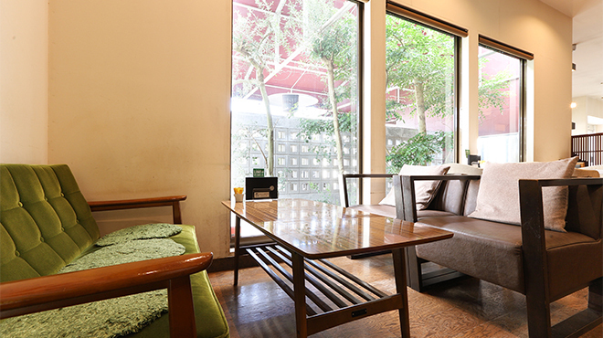 一凛珈琲 - メイン写真:お子様連れにご好評なソファー席