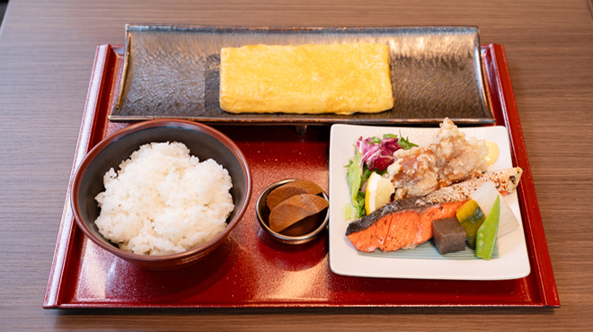 和心だし巻き家 こんび - メイン写真:こんび　だし巻き定食