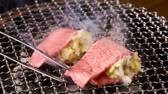 ホルモン焼肉 はやぶさ - メイン写真: