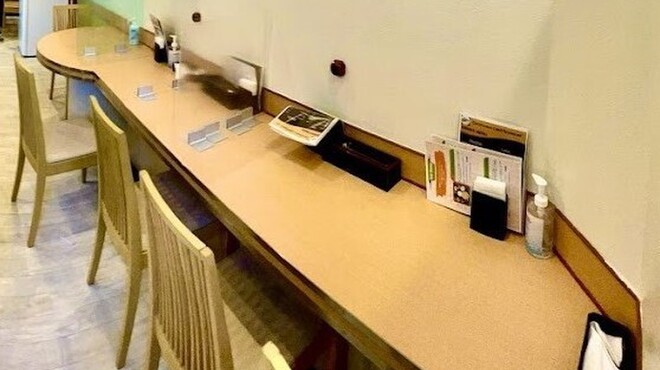 カレーリーブス カフェ＆レストラン - メイン写真: