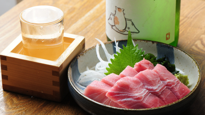 菱田屋酒場 - メイン写真:中トロ刺身