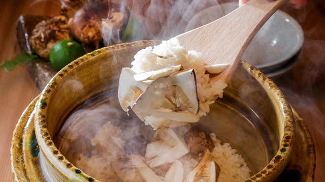 燒鳥 一角 - 使用信樂燒陶鍋煮的松茸飯