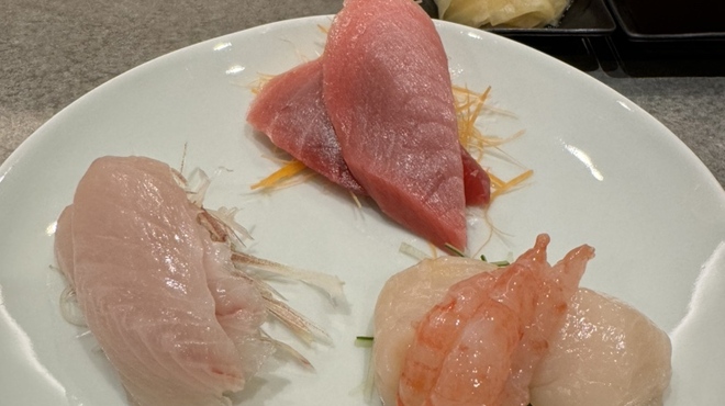 藤鮨 - 料理写真:中トロ､縞鯵､貝柱､甘エビ｡全部ネットリ濃厚｡ちょっとだけtoo much