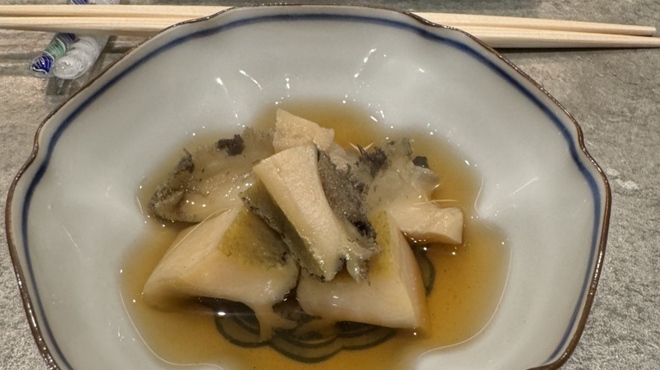 藤鮨 - 料理写真:蒸し鮑からスタート｡温かいものから来たか｡