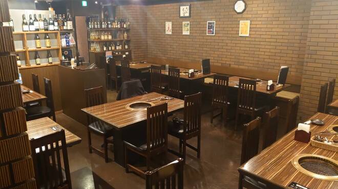しげ吉 - 内観写真:落ち着いてお食事ができる広めのテーブル
