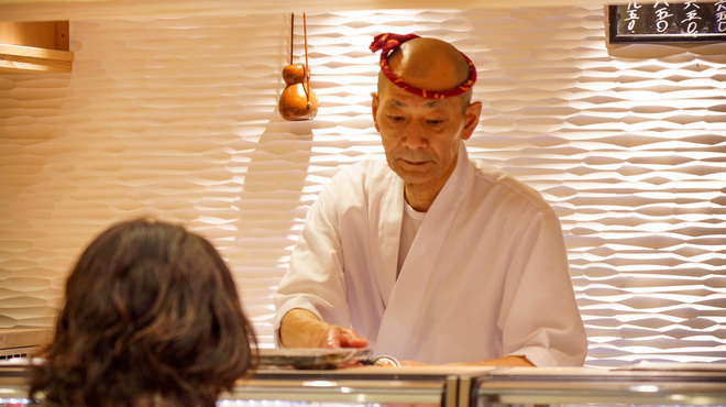 立喰い寿司 ひなと丸 - メイン写真: