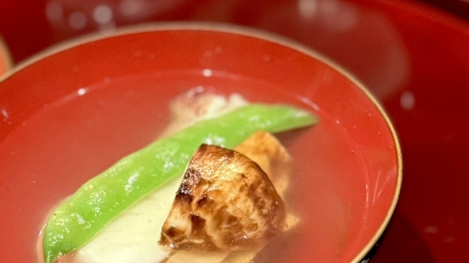 割烹 いわき - 料理写真:椀物　
      北海道の松茸　スジアラ