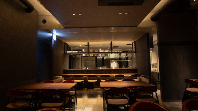 MEAT＆GRILL MARCO - 内観写真:お連れ様やシェフとゆっくり話せるカウンター席も。