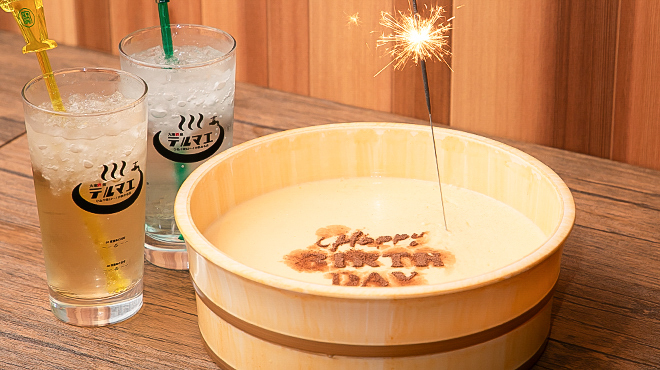 ひねり蛇口ハイ 大衆酒泉テルマエ - メイン写真:バースディ＆グラス