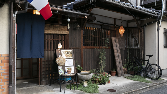 bistro Chic - メイン写真:外観斜め