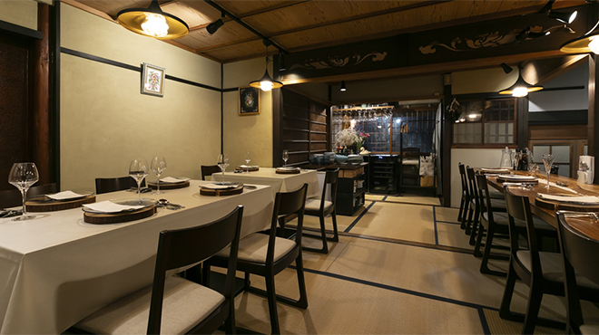 bistro Chic - メイン写真:店内