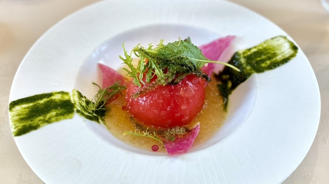 ラ ポルト - 料理写真:丸ごとトマトと魚介のファルシーバジル風味