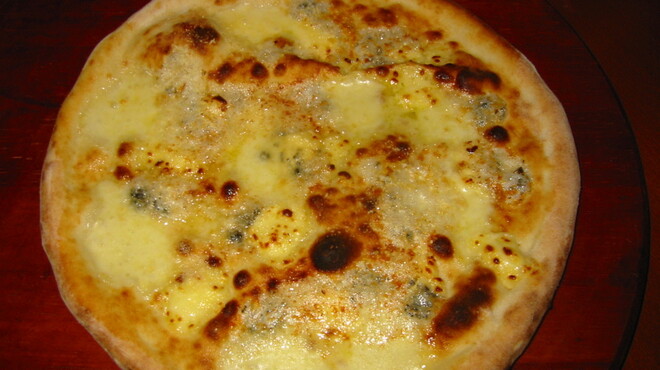 檪の丘 - 料理写真:４種のチーズのピッツア　チーズ好きの方にお勧め