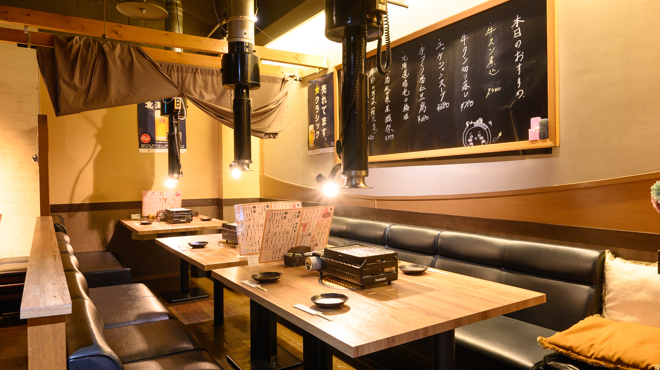 札幌焼肉 いつもここ - メイン写真:内観1　ソファー席でゆっくり　カーテンで仕切れるので「半個室」になります。