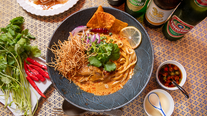 シアムハウス - メイン写真:パスタ　カオソーイカイ（チキンパスタ）