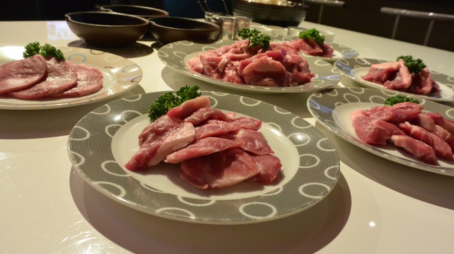 Ichoumedainingusabotempiero - 料理写真:お肉