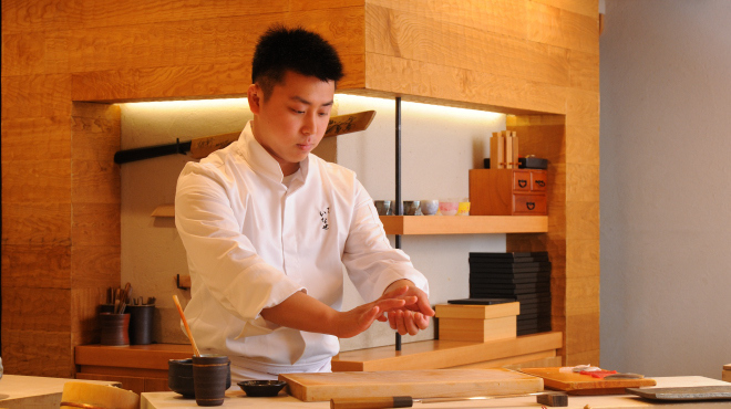 すし いなせ - メイン写真:握りシーン