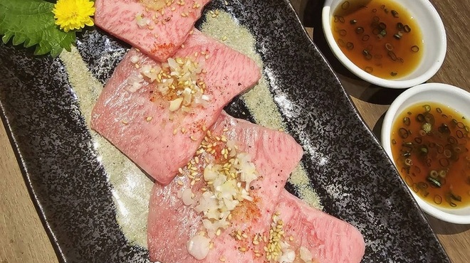 炭火焼肉 まる - メイン写真: