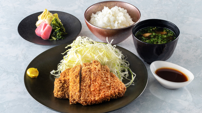 紀尾井町 とんかつ・洋食ひとみ - 料理写真:ランチ限定ロースかつ定食