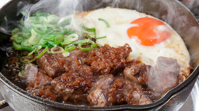 大衆肉酒場 伝助 - メイン写真:牛ハラミ鉄板焼