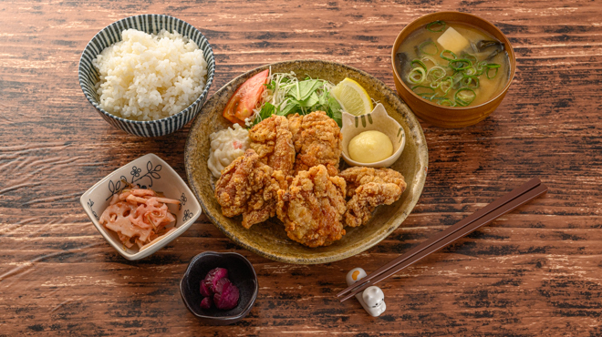 TEPPAN 諒庭 - メイン写真:手仕込み唐揚げ定食