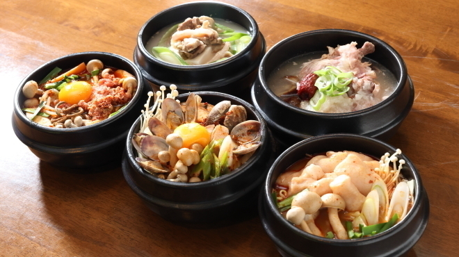 韓国居酒屋 韓謝亭 - メイン写真:おすすめのスープ・鍋料理　五品目