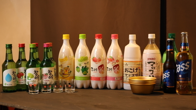 韓国居酒屋 韓謝亭 - メイン写真:韓国酒の豊富なラインナップ