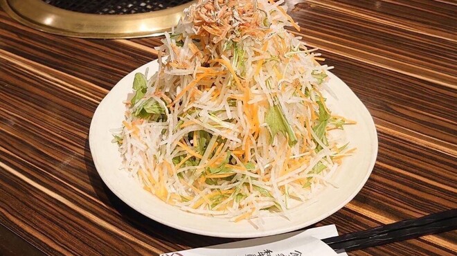 しげ吉 - 料理写真:しげ吉サラダ