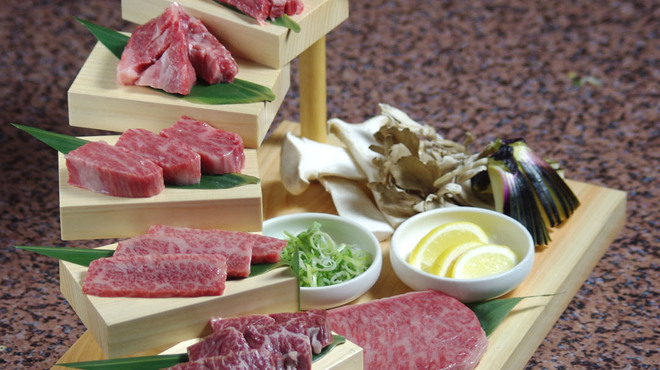 Sumibi Yakiniku Gyugyu Tei - Assorted Meat Platter on a Tiered Stand