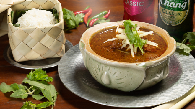 タイ料理 Sweet Basil - メイン写真:タイ北部の豚カレー（ゲーンハンレー）とタイ産もち米