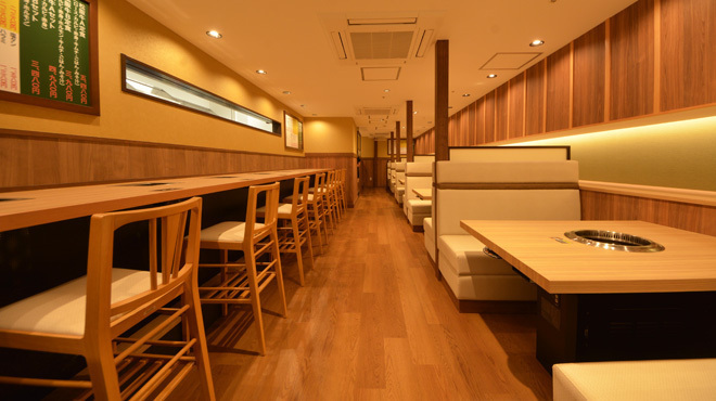 松阪牛焼肉 一升びん - メイン写真:店内