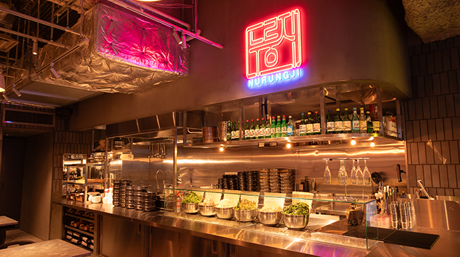 韓国食堂ヌルンジ - メイン写真:オシャレなオープンキッチン