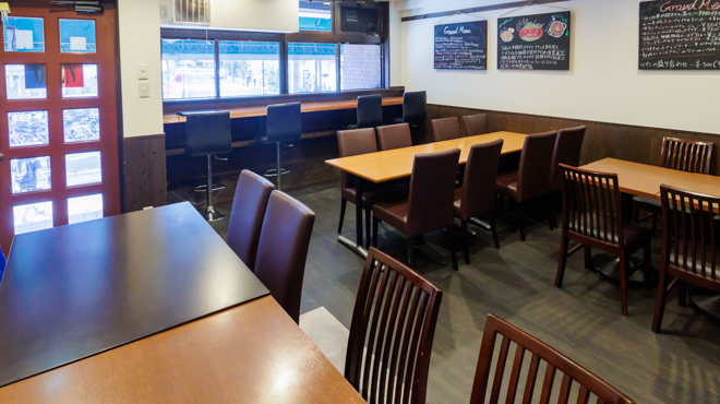 タパスランド ソレイユ - メイン写真:テーブル席