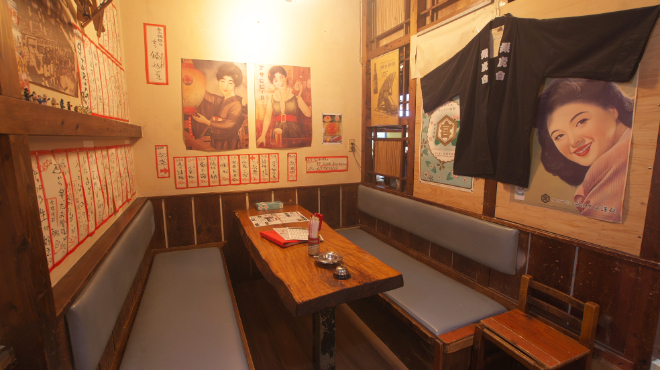 沖縄大衆酒場 おでんの金太郎 - メイン写真:テーブル席（6名）