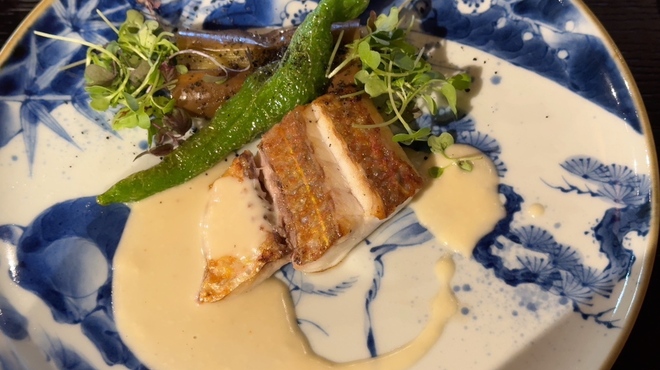 イノベーティブ フレンチ ワタハン - 料理写真:イトヨリダイと茄子と万願寺とうがらし。爽やかなクリームソース。美味しかったですが、硬い骨が1個取り切れていなかったので危うく刺さりそうに笑