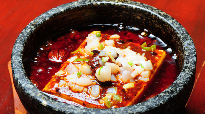 中華料理 紅燈記  - メイン写真:海鮮石鍋麻婆豆腐