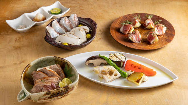 小松庵総本家 - メイン写真:日本酒といっしょに、一品も多数ご用意